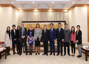 British Ambassador to China visits XMU