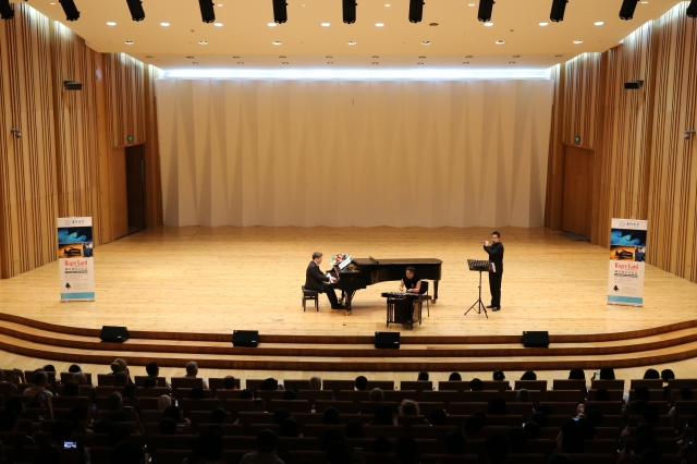 Roger Lord, Prince of the Piano from Canada, successfully holds his solo concert in XMU