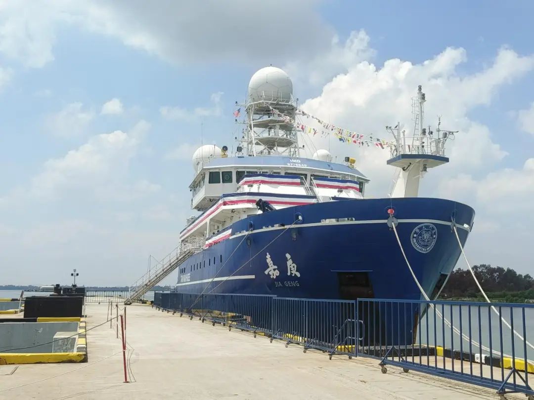 Xiamen University's Research Vessel Tan Kah Kee Hosts Malaysia Public Open Days