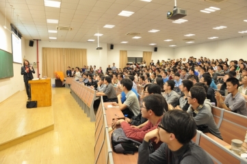 Fields Medal winner lectures at Xiamen University