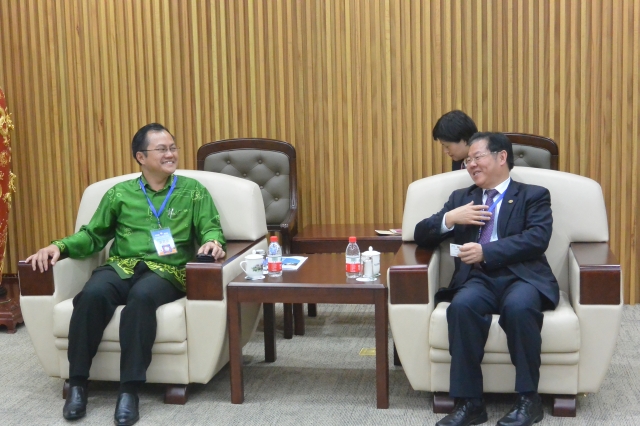 Consul General of Malaysia at Guangzhou visited Xiamen University
