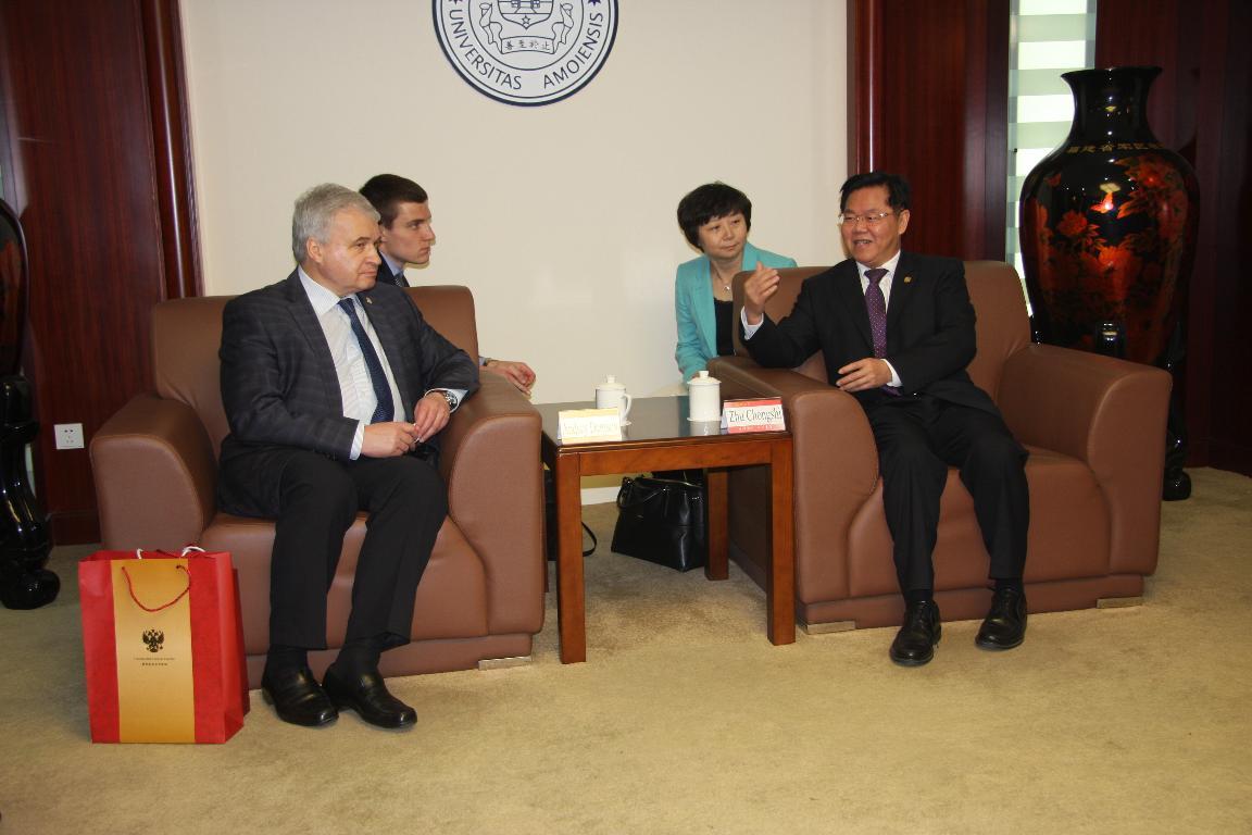 Russian ambassador to China visited Xiamen University